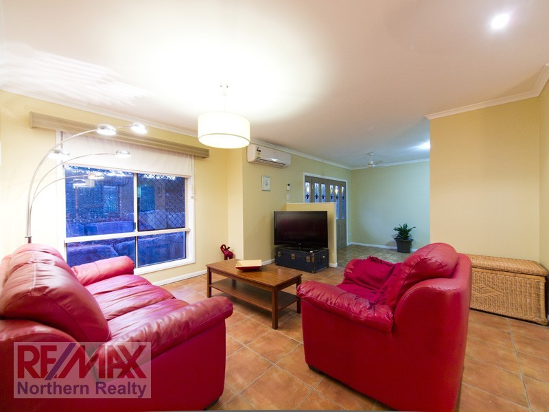 7 Drapers Rd, Eatons Hill QLD 4037