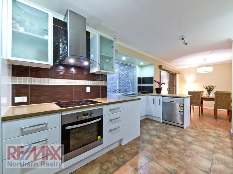 7 Drapers Rd, Eatons Hill QLD 4037