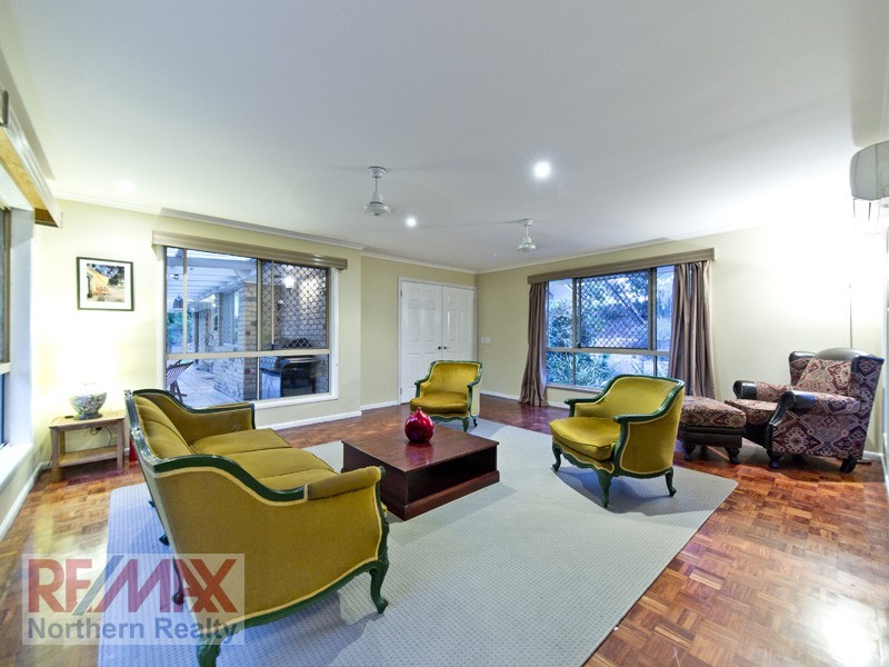 7 Drapers Rd, Eatons Hill QLD 4037