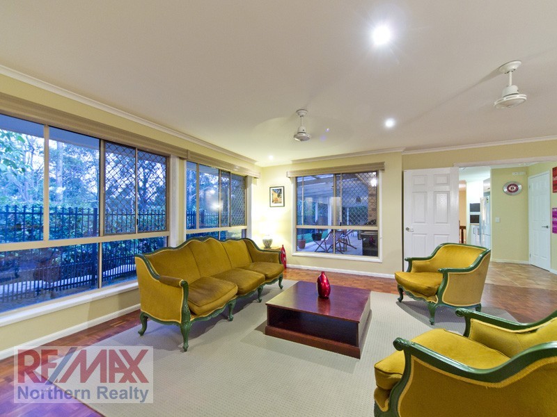 7 Drapers Rd, Eatons Hill QLD 4037