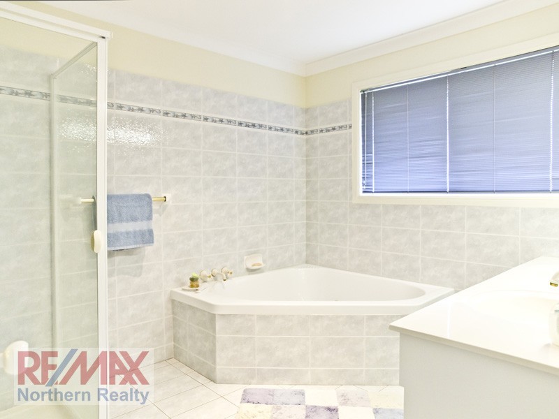 3 Monclair ct, Albany Creek QLD 4035