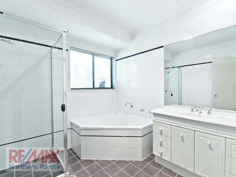 64 Hayward Ave, Cashmere QLD 4500