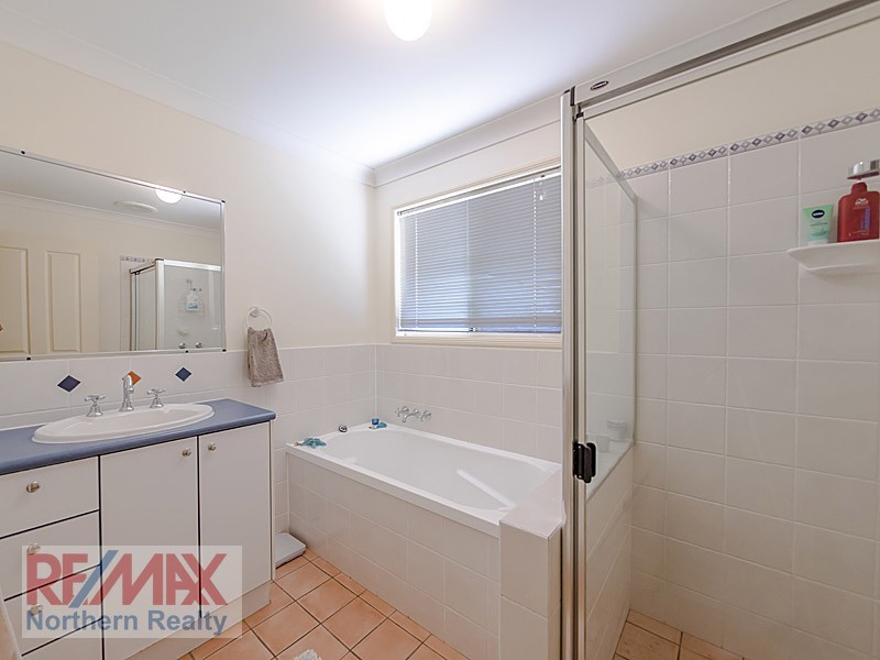 1 Laceflower Cres, Eatons Hill QLD 4037