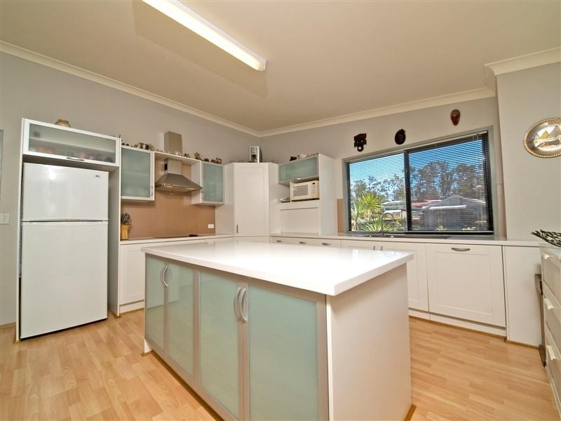 4 Portia Close, Eatons Hill QLD 4037