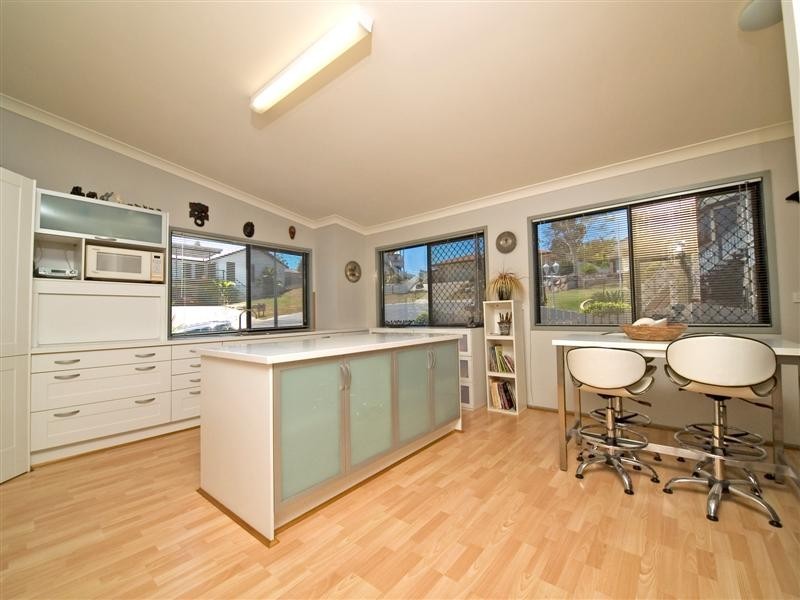 4 Portia Close, Eatons Hill QLD 4037