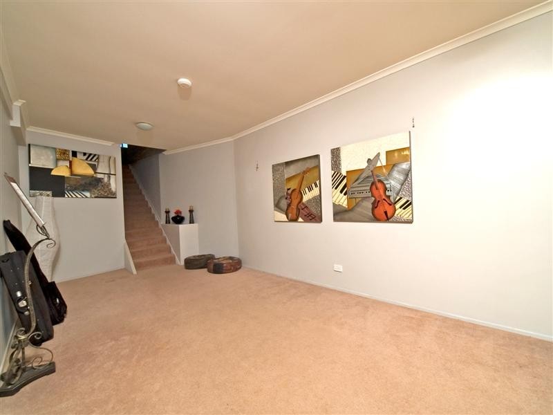 4 Portia Close, Eatons Hill QLD 4037