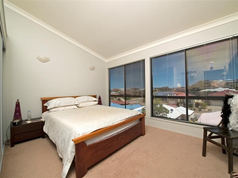 4 Portia Close, Eatons Hill QLD 4037