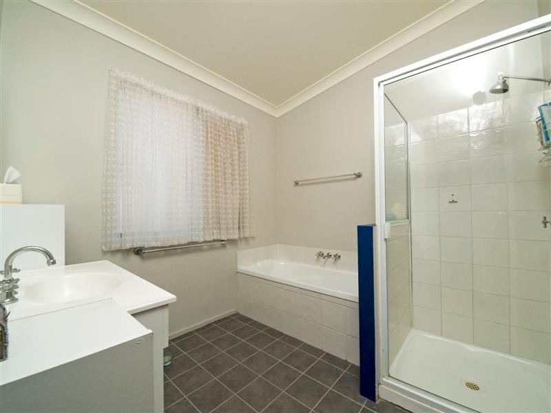 4 Portia Close, Eatons Hill QLD 4037
