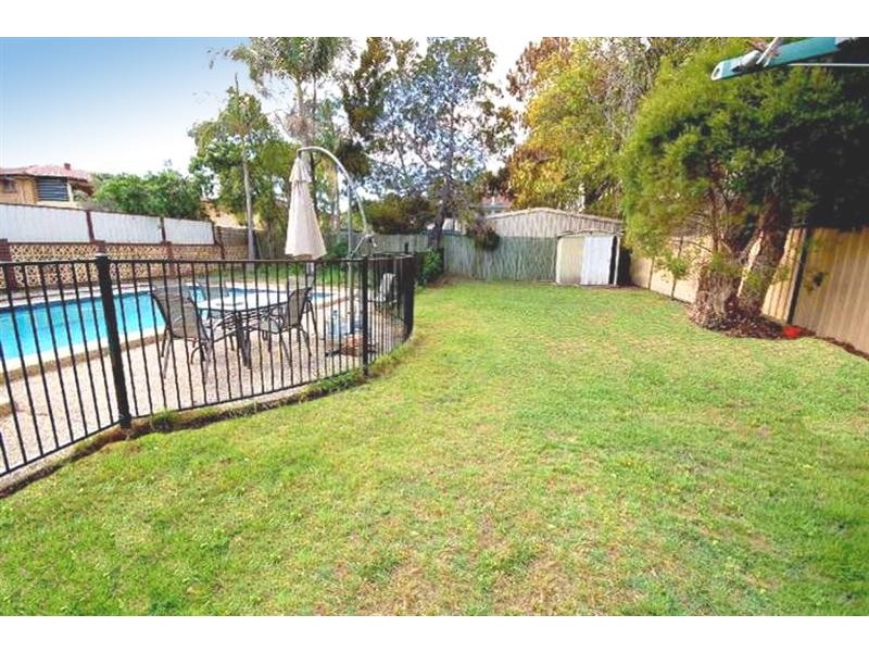 8 Pleasant Drive, Albany Creek QLD 4035