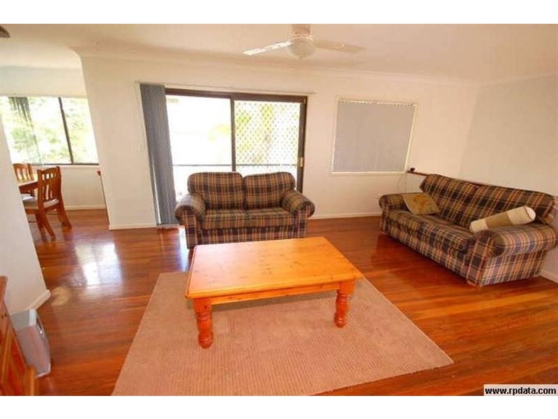 8 Pleasant Drive, Albany Creek QLD 4035