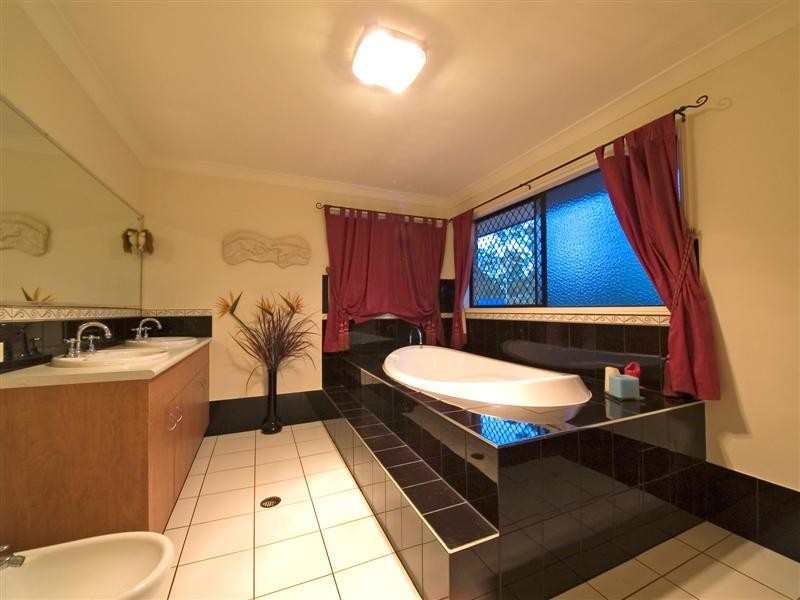 36 Riversleigh Crescent, Eatons Hill QLD 4037