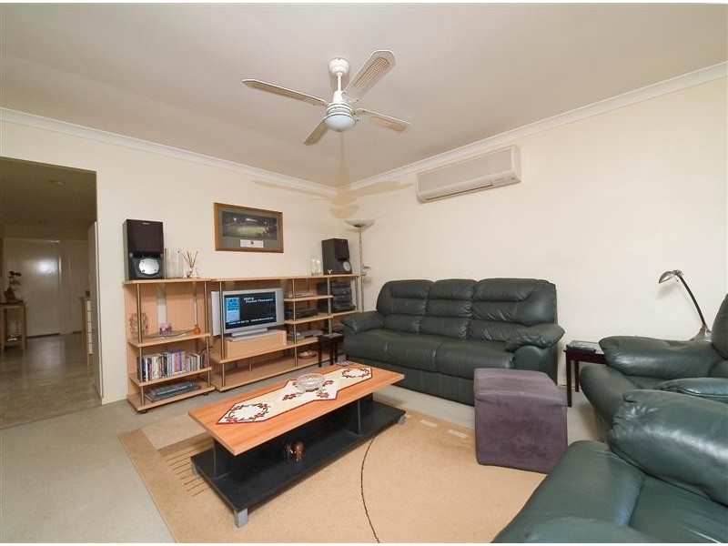 40 Cambridge Cres, Fitzgibbon QLD 4018