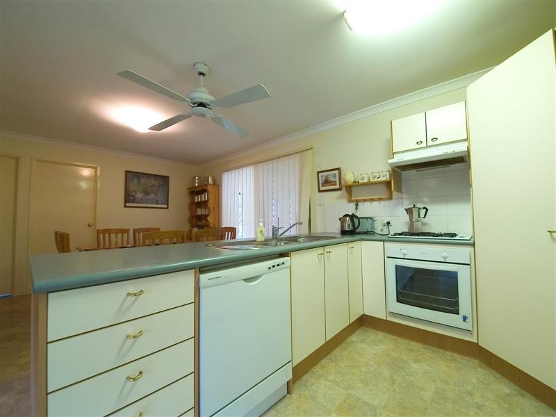 40 Cambridge Cres, Fitzgibbon QLD 4018