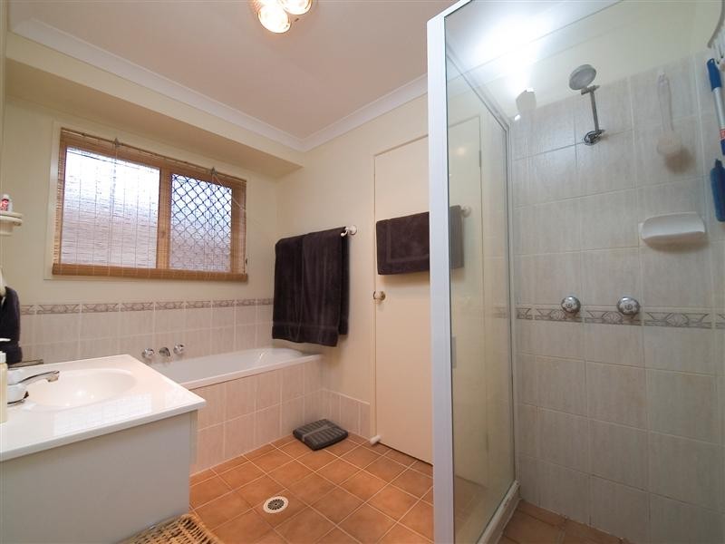 40 Cambridge Cres, Fitzgibbon QLD 4018