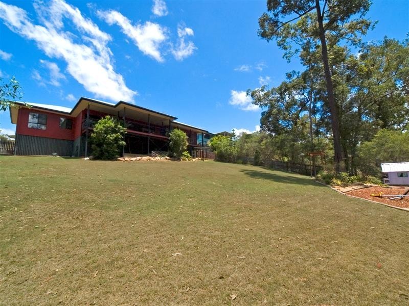 9 KEN DUNCOMBE DRIVE, Cashmere QLD 4500