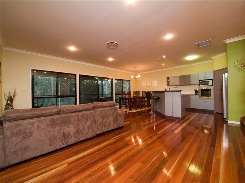 9 KEN DUNCOMBE DRIVE, Cashmere QLD 4500