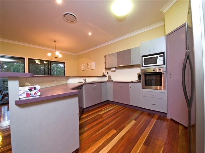 9 KEN DUNCOMBE DRIVE, Cashmere QLD 4500
