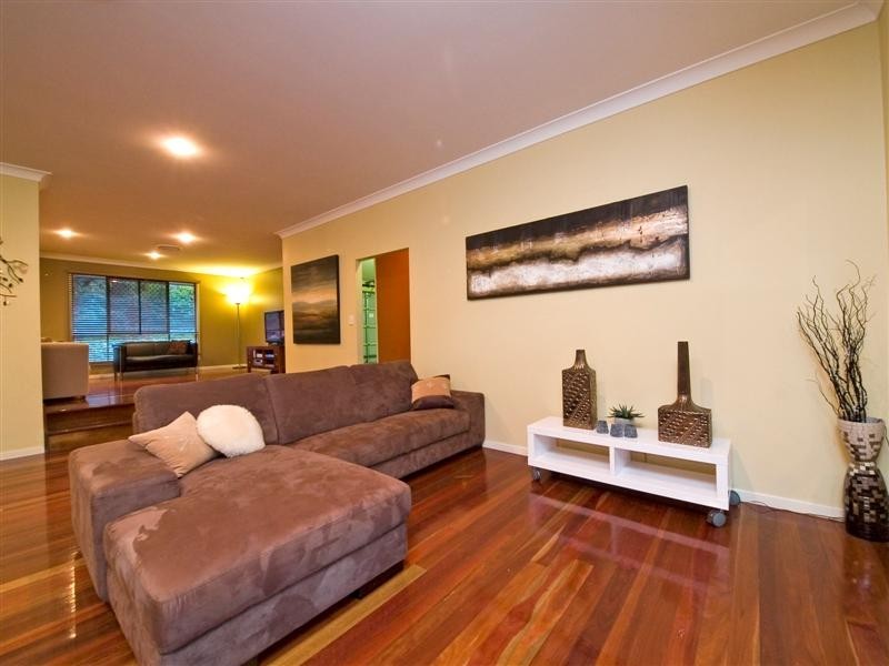9 KEN DUNCOMBE DRIVE, Cashmere QLD 4500