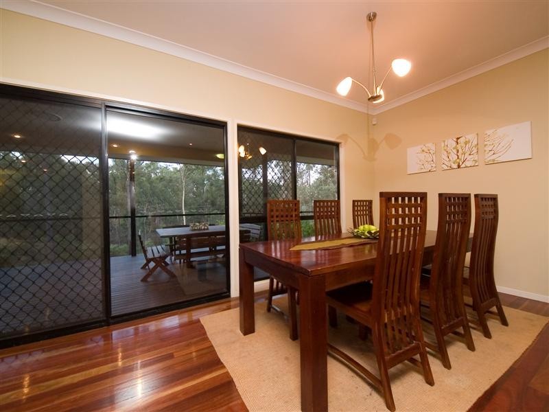 9 KEN DUNCOMBE DRIVE, Cashmere QLD 4500