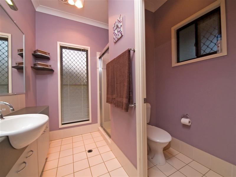 9 KEN DUNCOMBE DRIVE, Cashmere QLD 4500