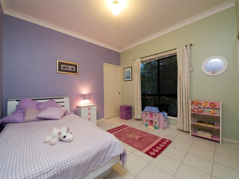9 KEN DUNCOMBE DRIVE, Cashmere QLD 4500