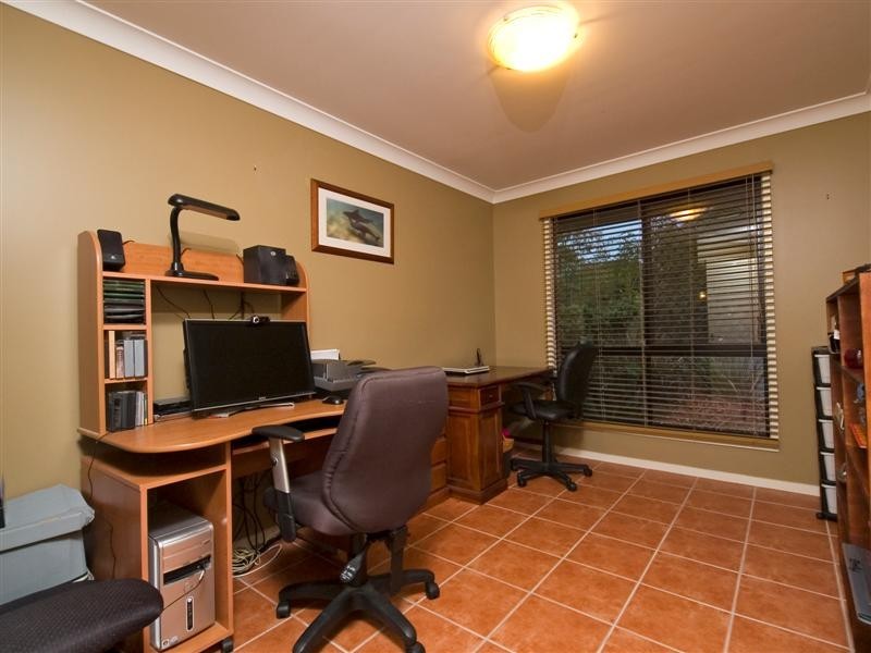 9 KEN DUNCOMBE DRIVE, Cashmere QLD 4500