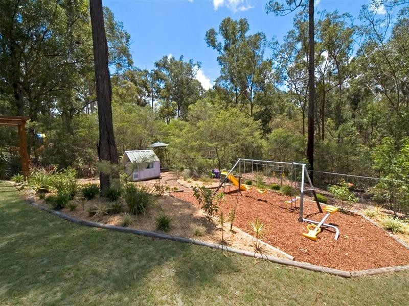 9 KEN DUNCOMBE DRIVE, Cashmere QLD 4500