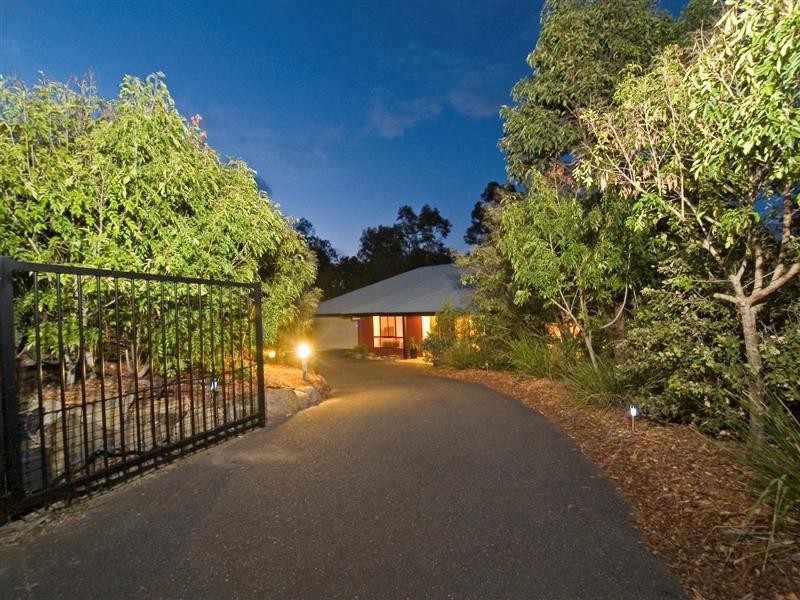9 KEN DUNCOMBE DRIVE, Cashmere QLD 4500