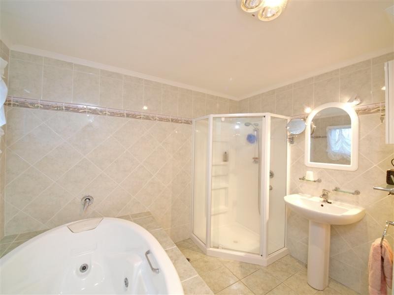 664 Albany Creek Road, Albany Creek QLD 4035