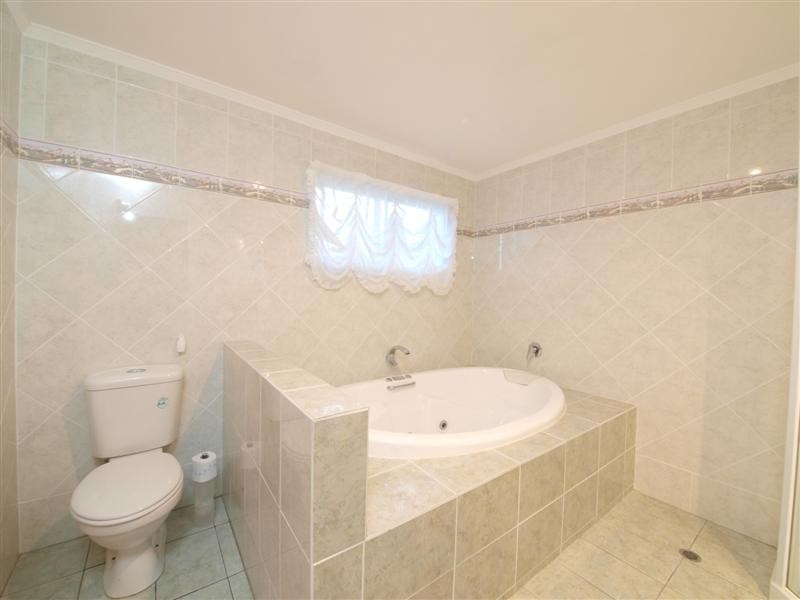 664 Albany Creek Road, Albany Creek QLD 4035