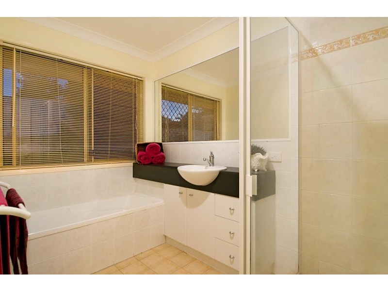 5 Awonga Court, Albany Creek QLD 4035
