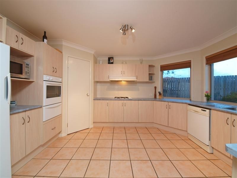 33 Cowrie Parade, Albany Creek QLD 4035