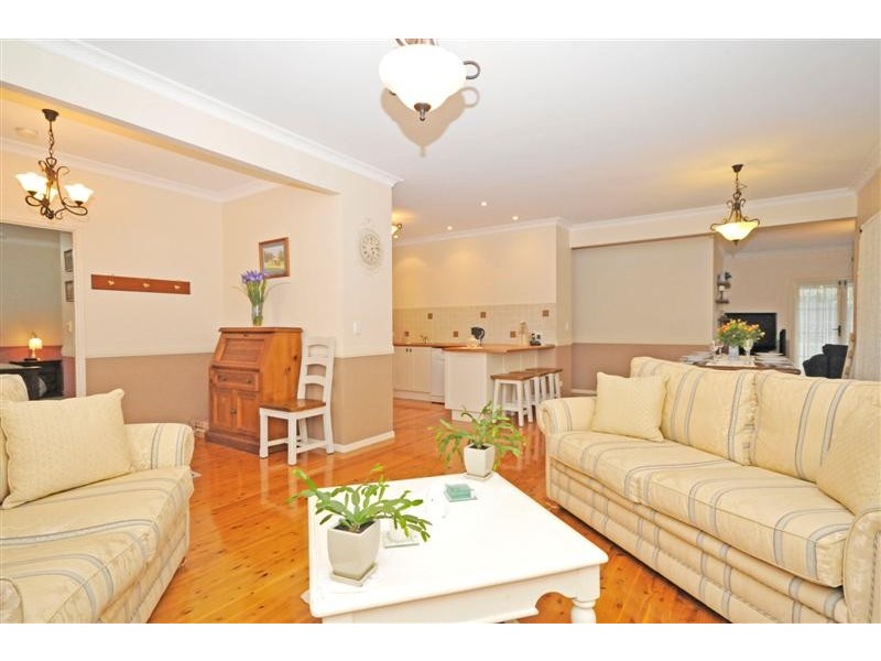 16 Talisman Court, Eatons Hill QLD 4037