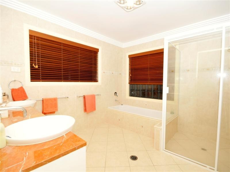 12 Bettina Court, Eatons Hill QLD 4037