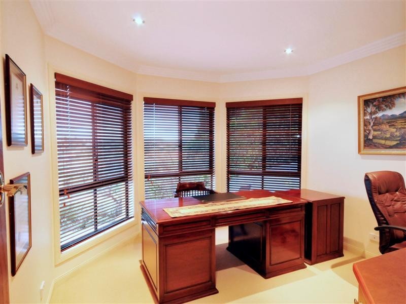 12 Bettina Court, Eatons Hill QLD 4037