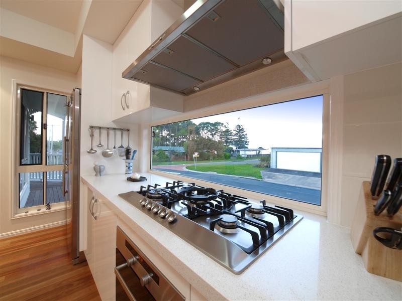 6 Phillip Street, Beachmere QLD 4510