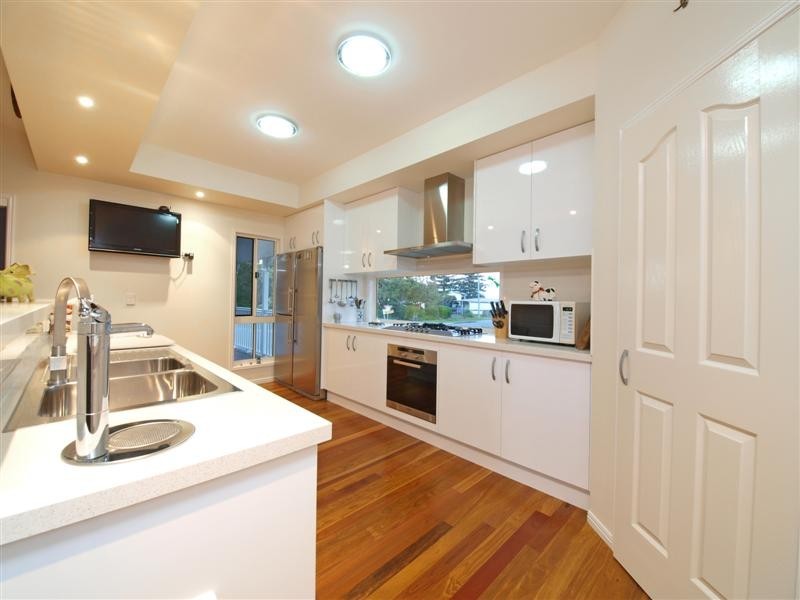 6 Phillip Street, Beachmere QLD 4510