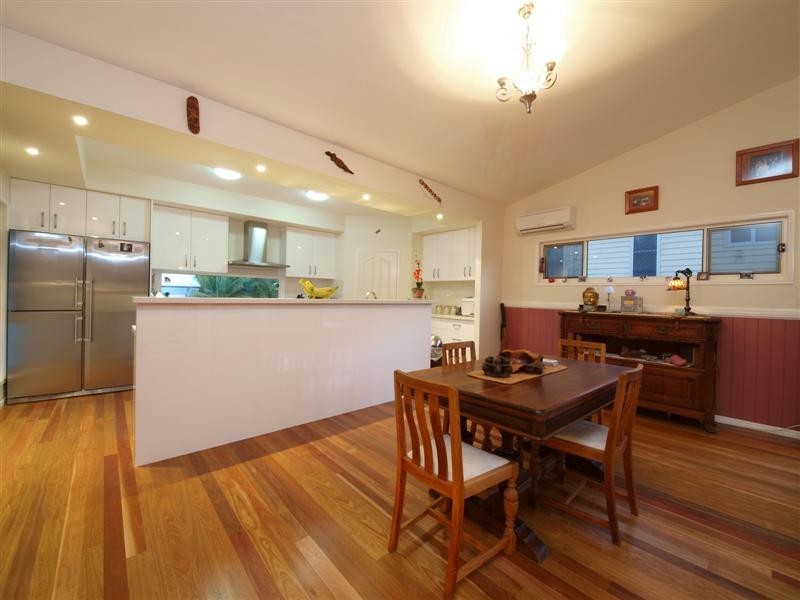 6 Phillip Street, Beachmere QLD 4510