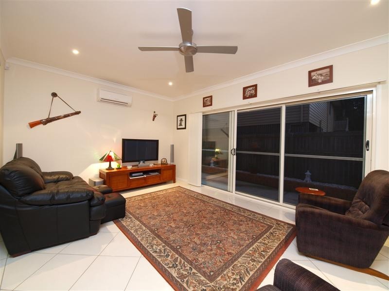 6 Phillip Street, Beachmere QLD 4510