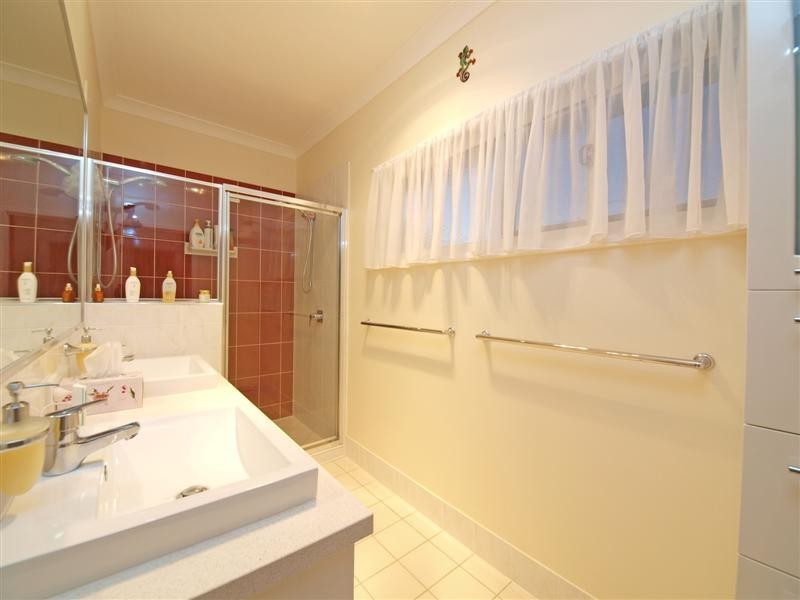 6 Phillip Street, Beachmere QLD 4510