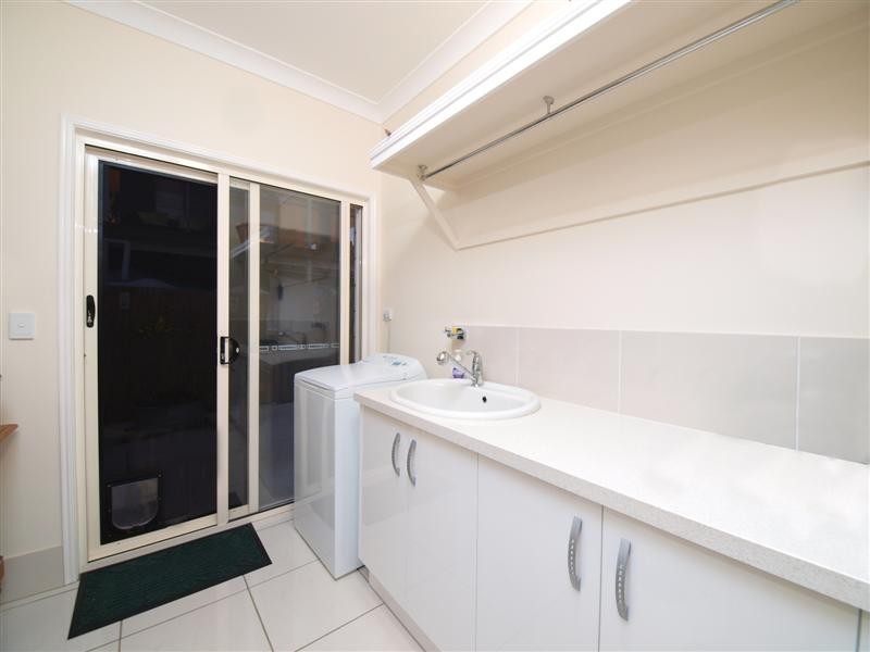 6 Phillip Street, Beachmere QLD 4510