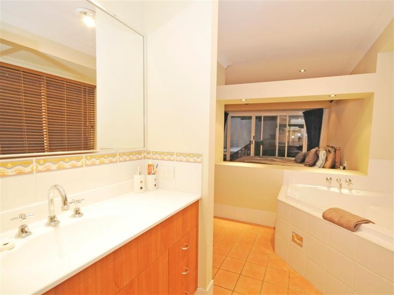 3 Foambark Court, Eatons Hill QLD 4037