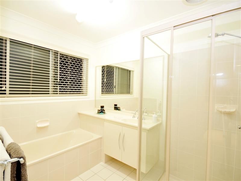 62 Oxford Crescent, Bridgeman Downs QLD 4035