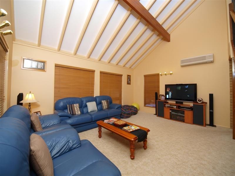 33 TANAGER STREET, Albany Creek QLD 4035