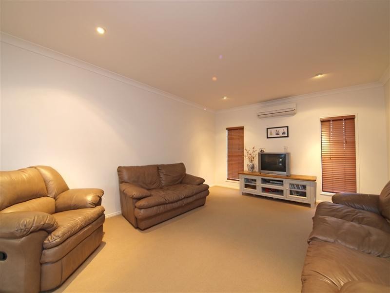 151 Saraband Drive, Eatons Hill QLD 4037