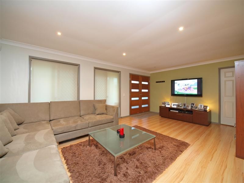 3 Phoenix Court, Eatons Hill QLD 4037