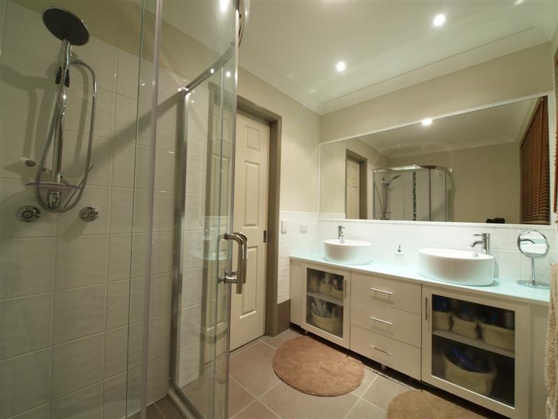 3 Phoenix Court, Eatons Hill QLD 4037