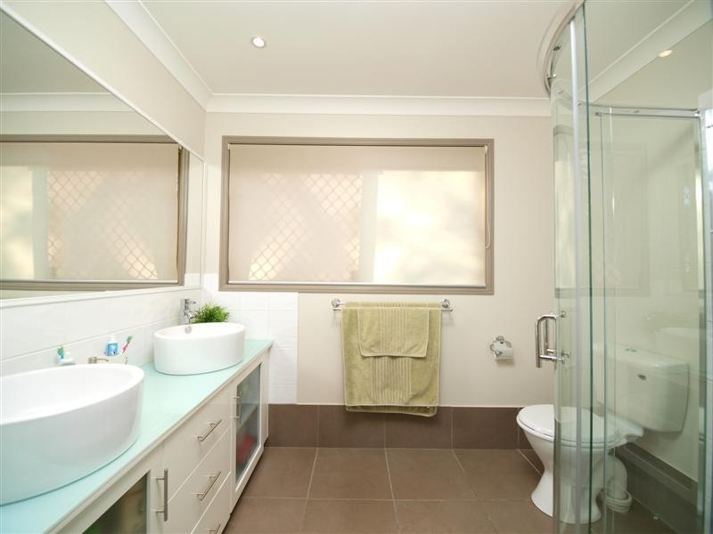 3 Phoenix Court, Eatons Hill QLD 4037