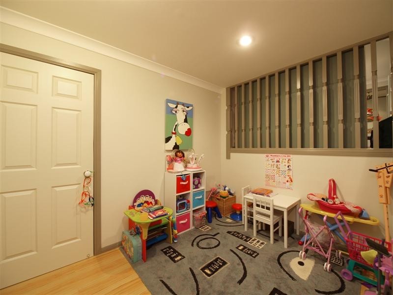 3 Phoenix Court, Eatons Hill QLD 4037