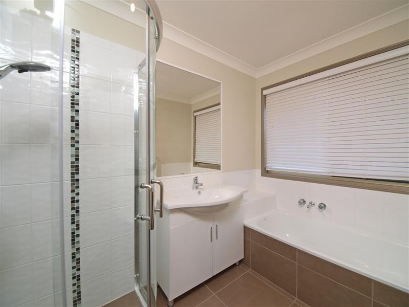 3 Phoenix Court, Eatons Hill QLD 4037